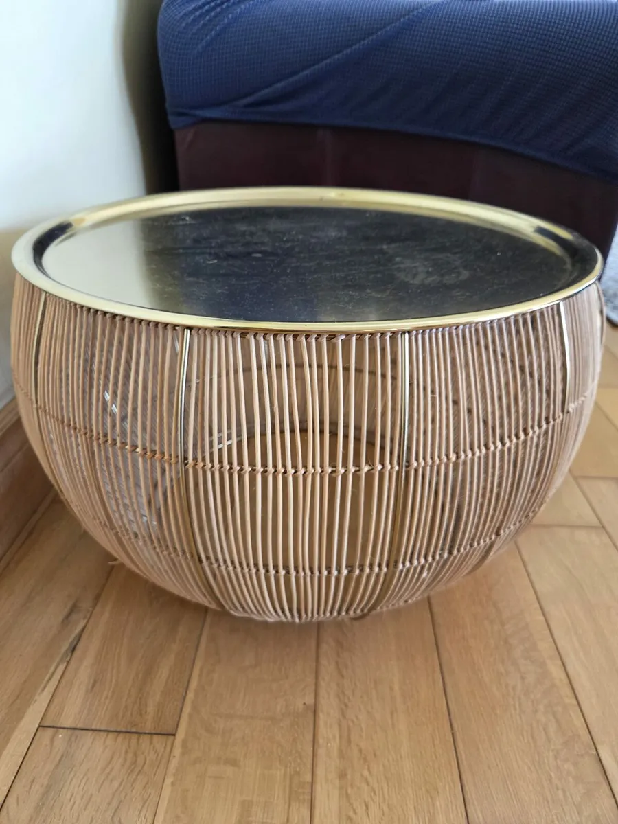 Gold round coffee table - Image 1