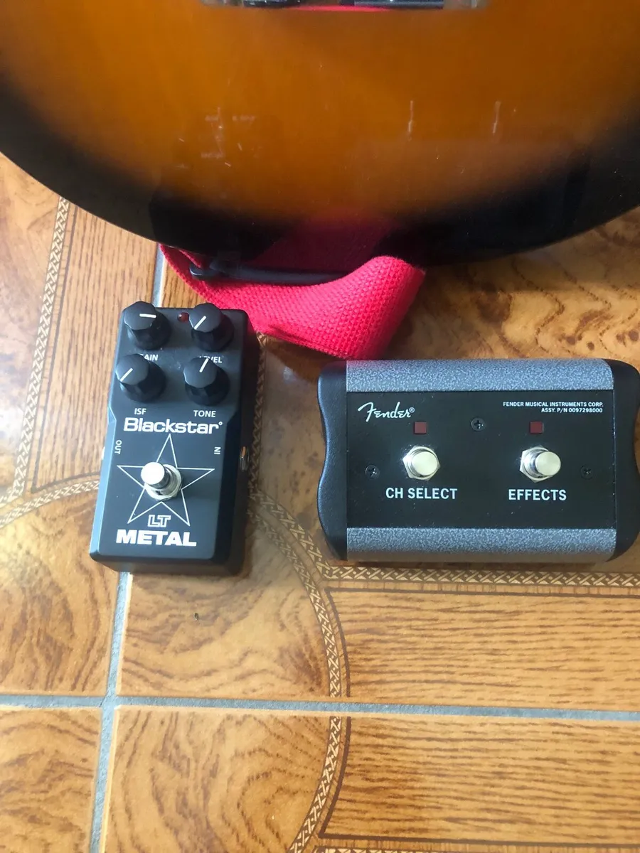 Electric Guitar and Amplifier - Image 3