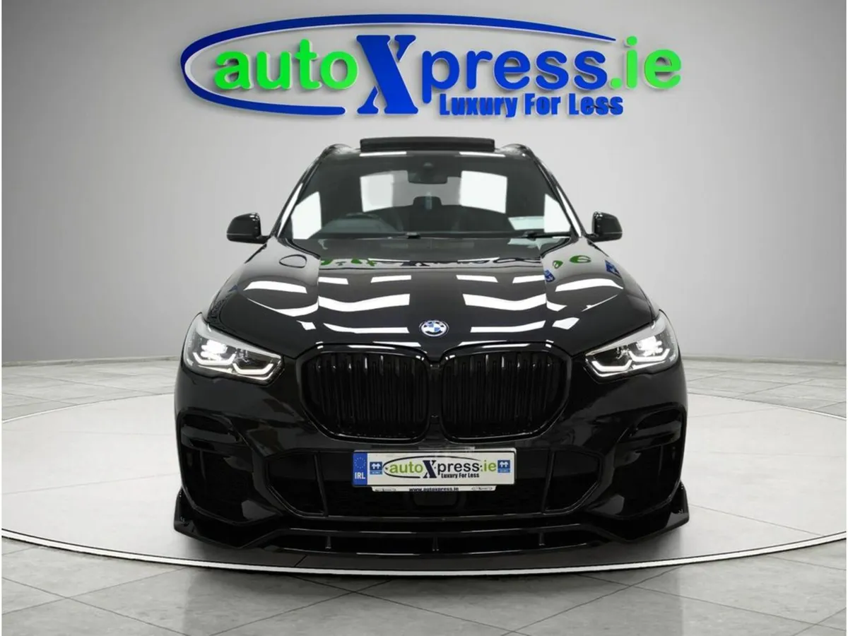 BMW X5 45e M-Sport, Panoramic Sunroof - Image 3