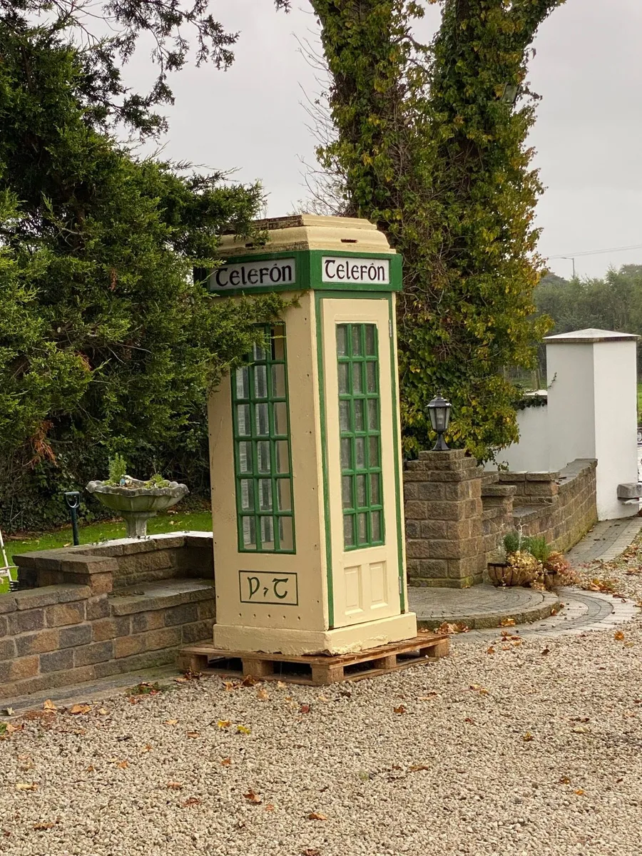 Old Irish phone box - Image 1