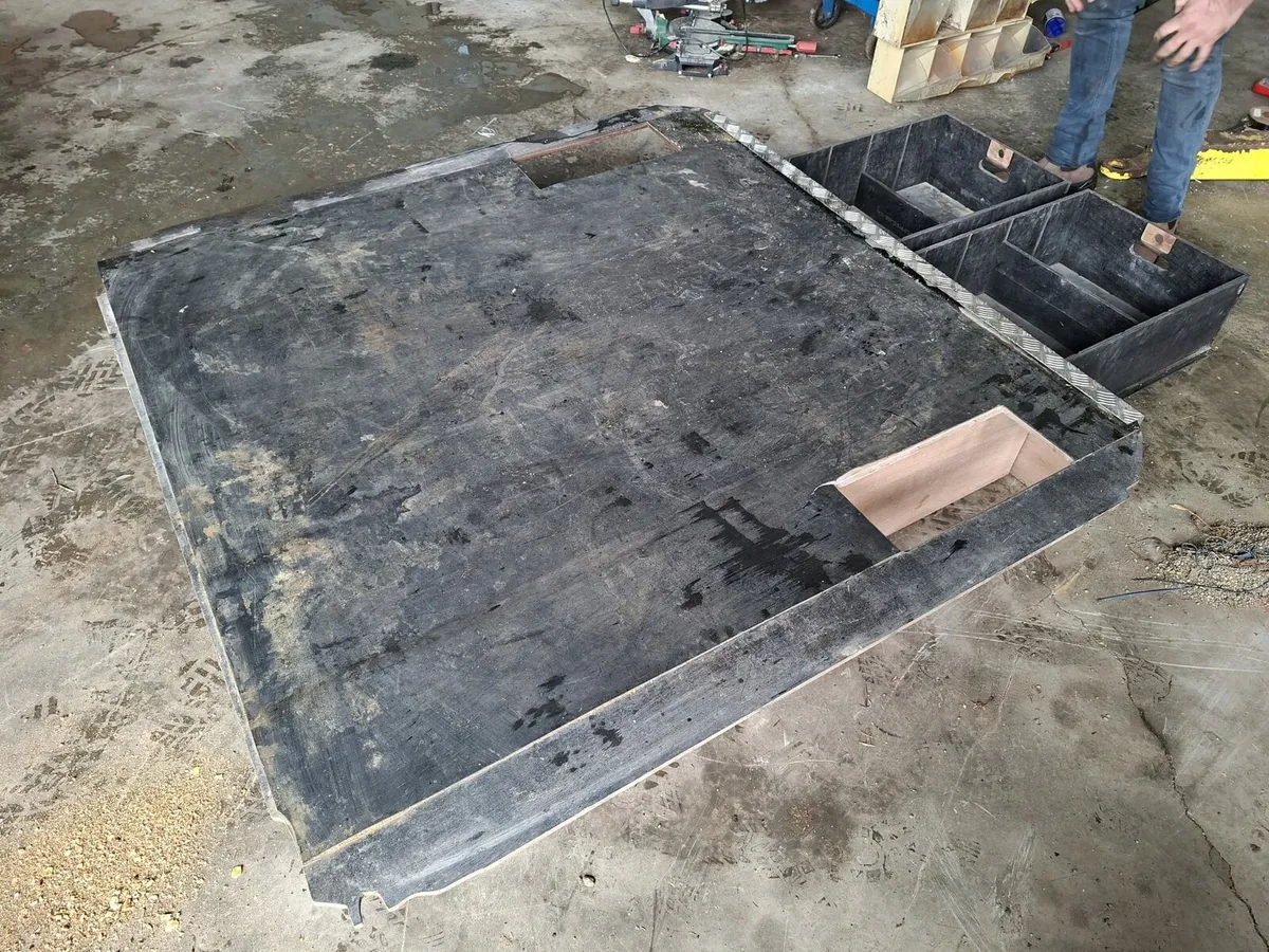 Tub insert for 4x4 - Image 1