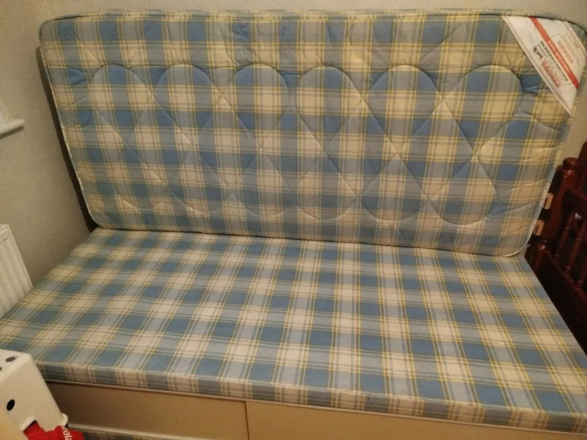 Single divan bed with storage and headboard - Image 1