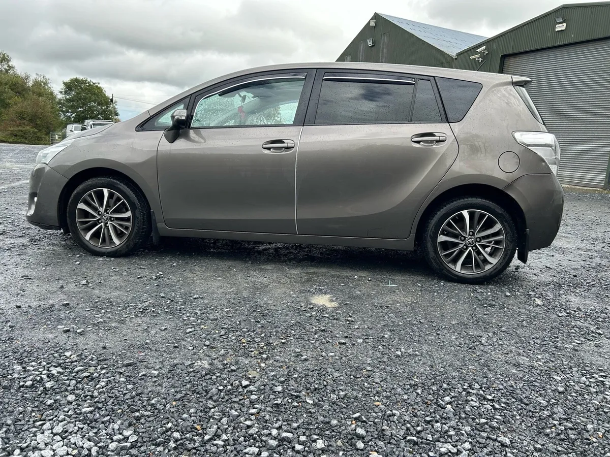 2016 Toyota verso 7 seater - Image 4
