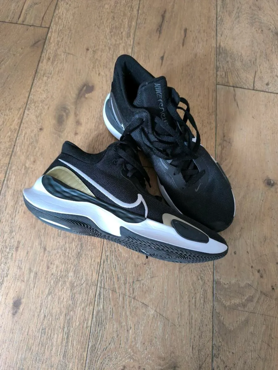 Nike Renew trainers for Basketball