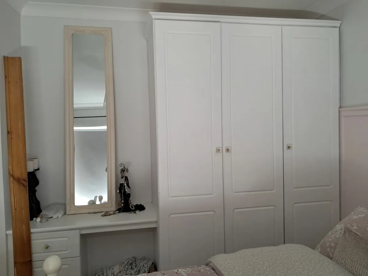 Built in wardrobe - Image 1