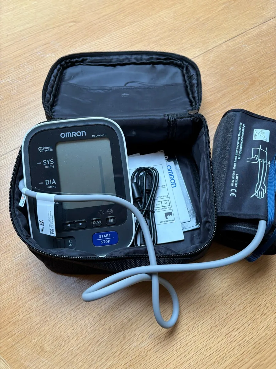 Omron M6 comfort blood pressure monitor - Image 1