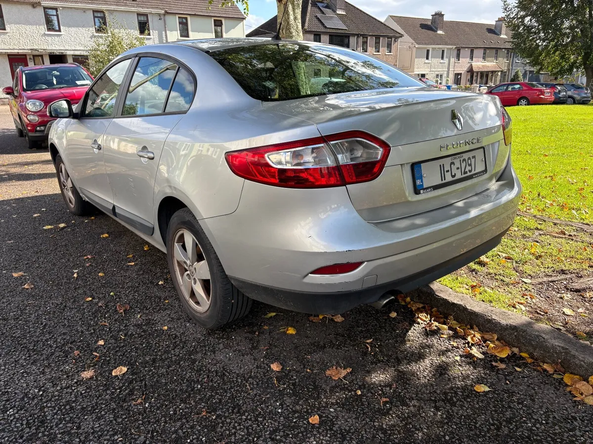 Renault Fluence 2011 - Image 2