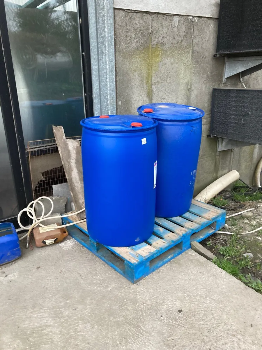 200L Plastic Barrels