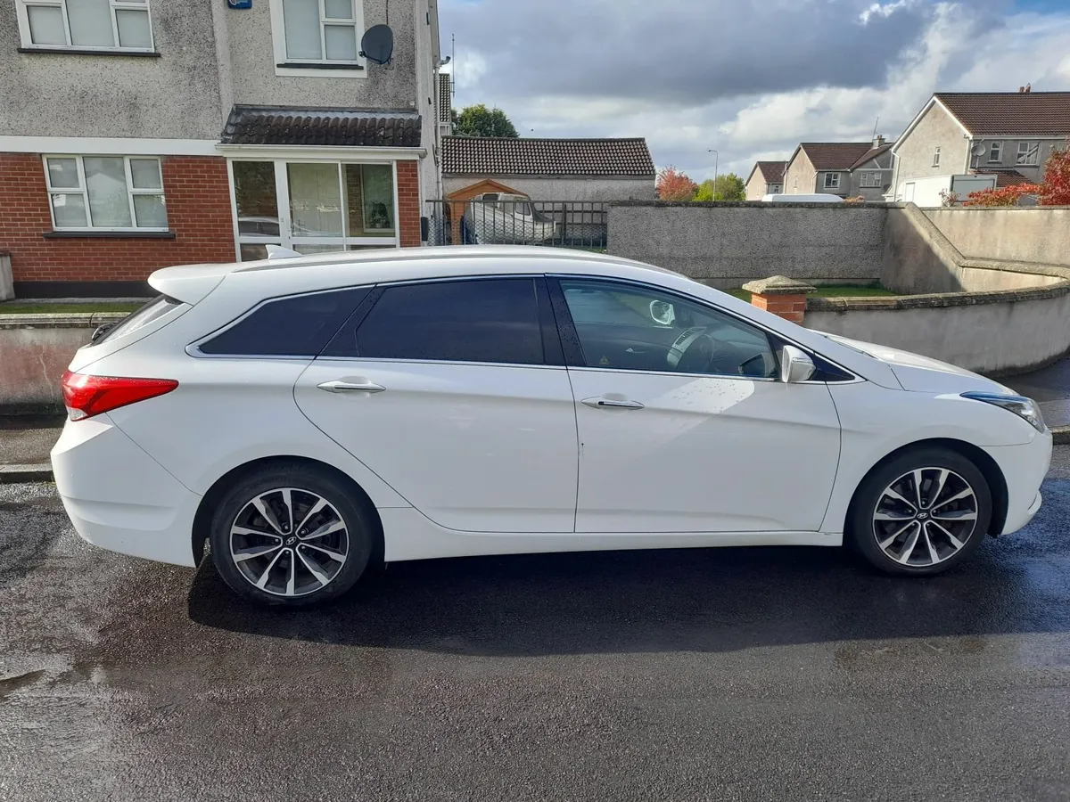 Hyundai i40 Estate Exclusive 1.7 Crdi 2015 - Image 3