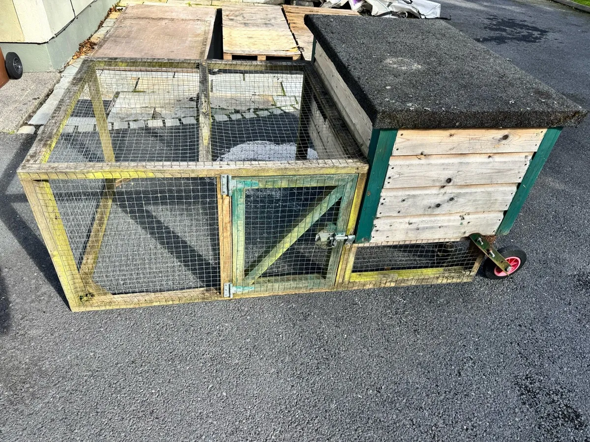 Rabbit hutch - Image 1