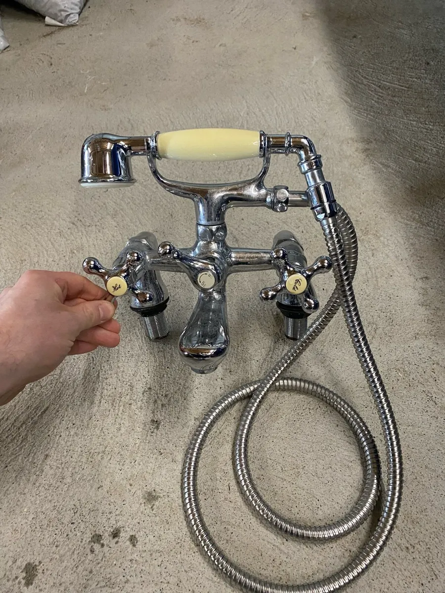Wash Basin & Taps - Image 4