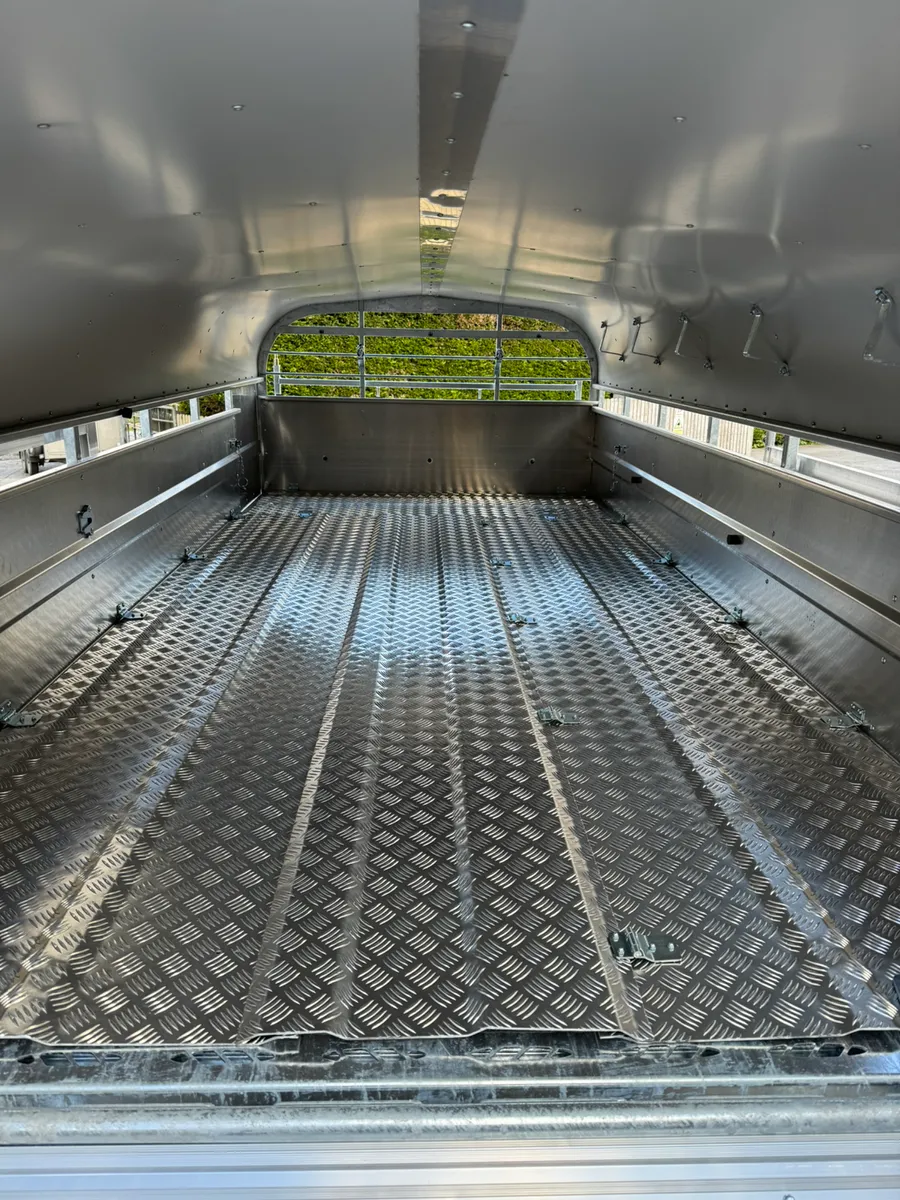 Nugent livestock trailer - Image 2