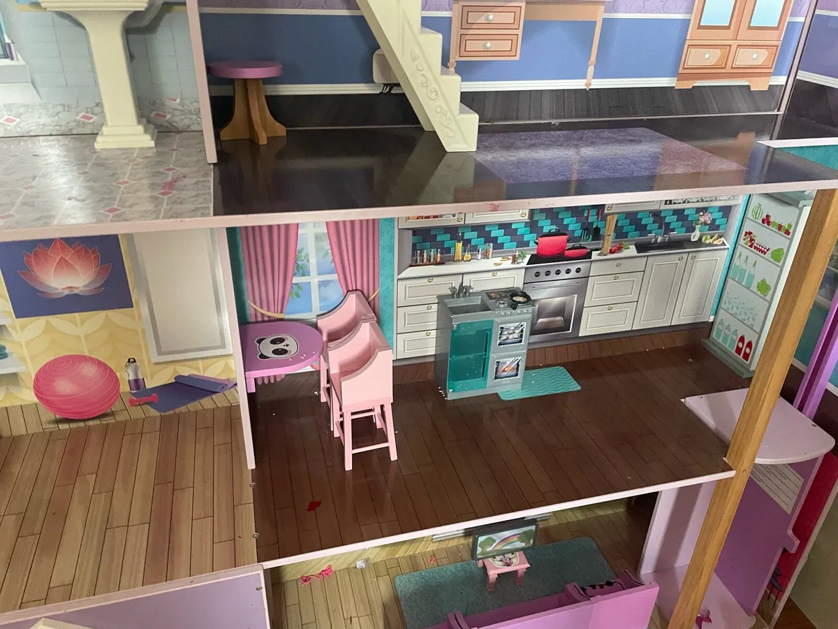 Barbie large doll house-Free to collect tomorrow - Image 3