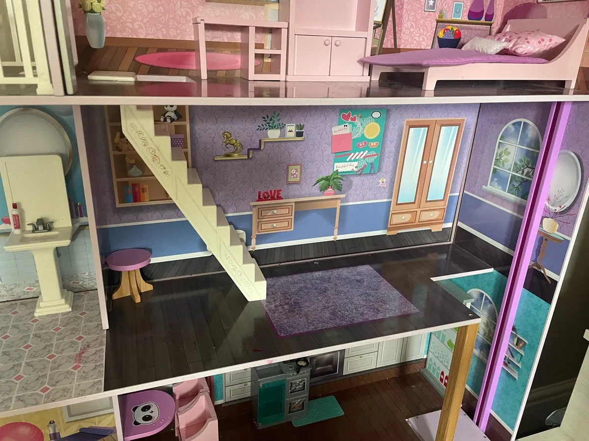 Barbie large doll house-Free to collect tomorrow - Image 4