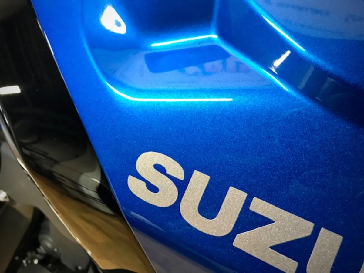 PRE-OWNED Suzuki GSX 8R 2024 - Image 4