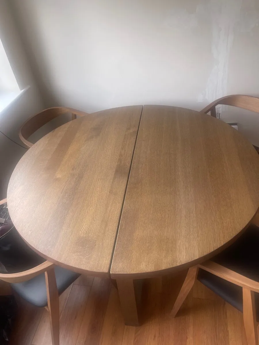 Dining table - Image 1