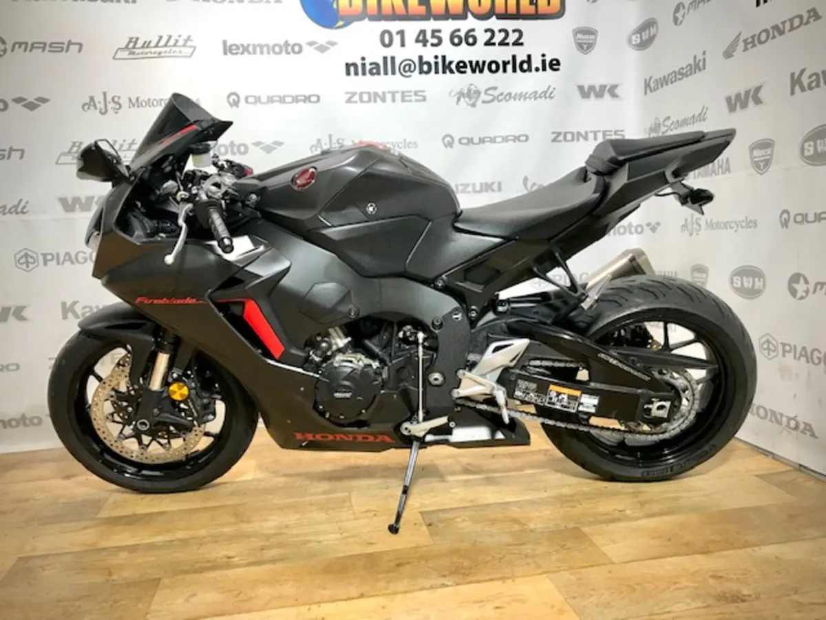 PRE-OWNED Honda CBR1000RR Fireblade Anniversary - Image 3