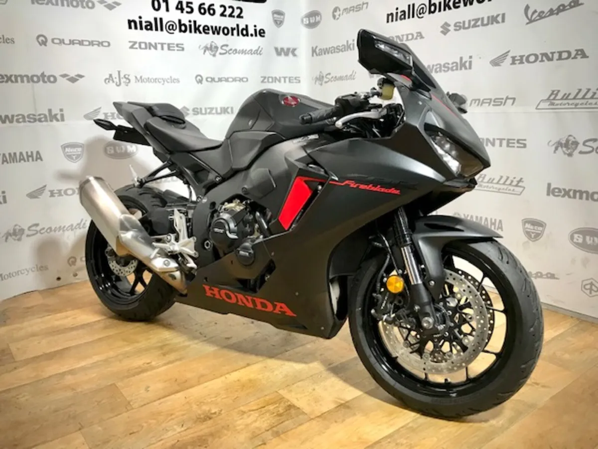 PRE-OWNED Honda CBR1000RR Fireblade Anniversary - Image 2