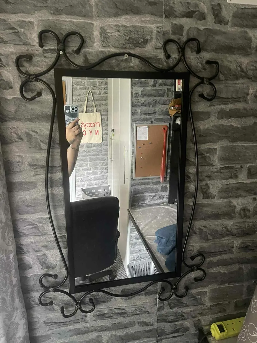 ottoman on wheels  25e    also wall mirror 30e - Image 2