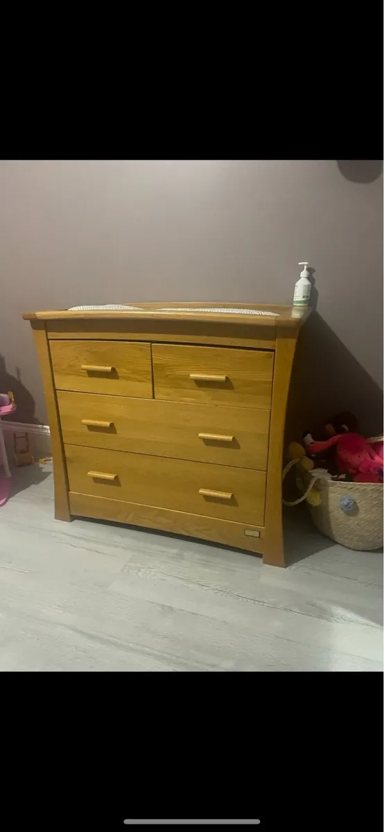 Mamas and papas changing table