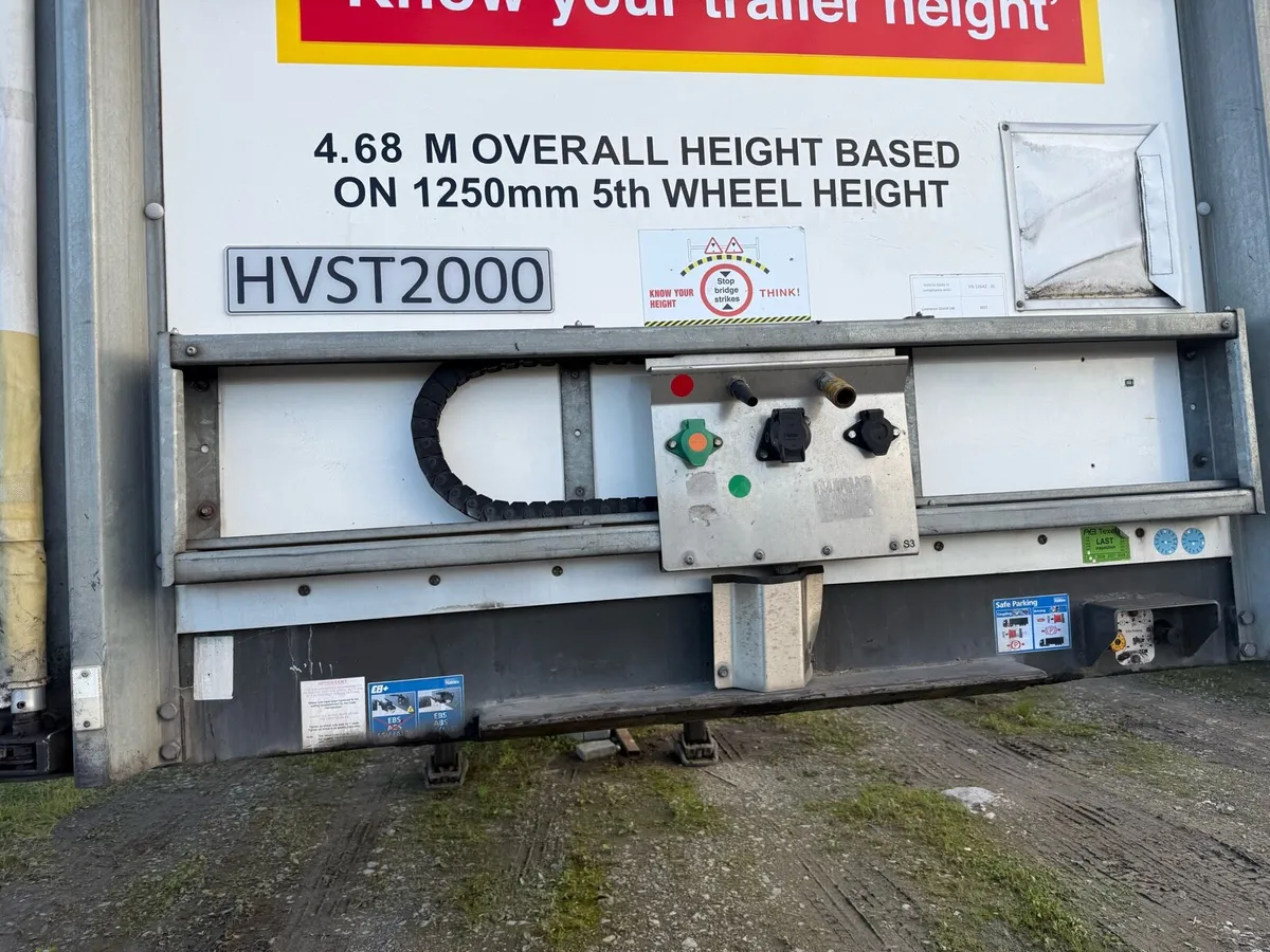 45 ft trailer   2017 damaged roof - Image 4