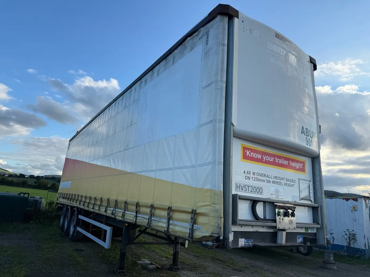 45 ft trailer   2017 damaged roof - Image 1