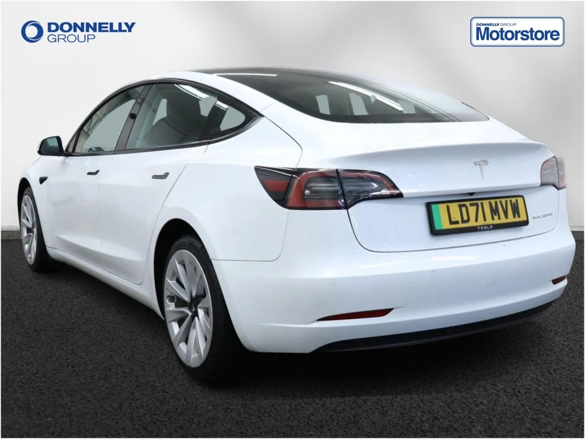 Tesla Model 3 Saloon Long Range - Image 2