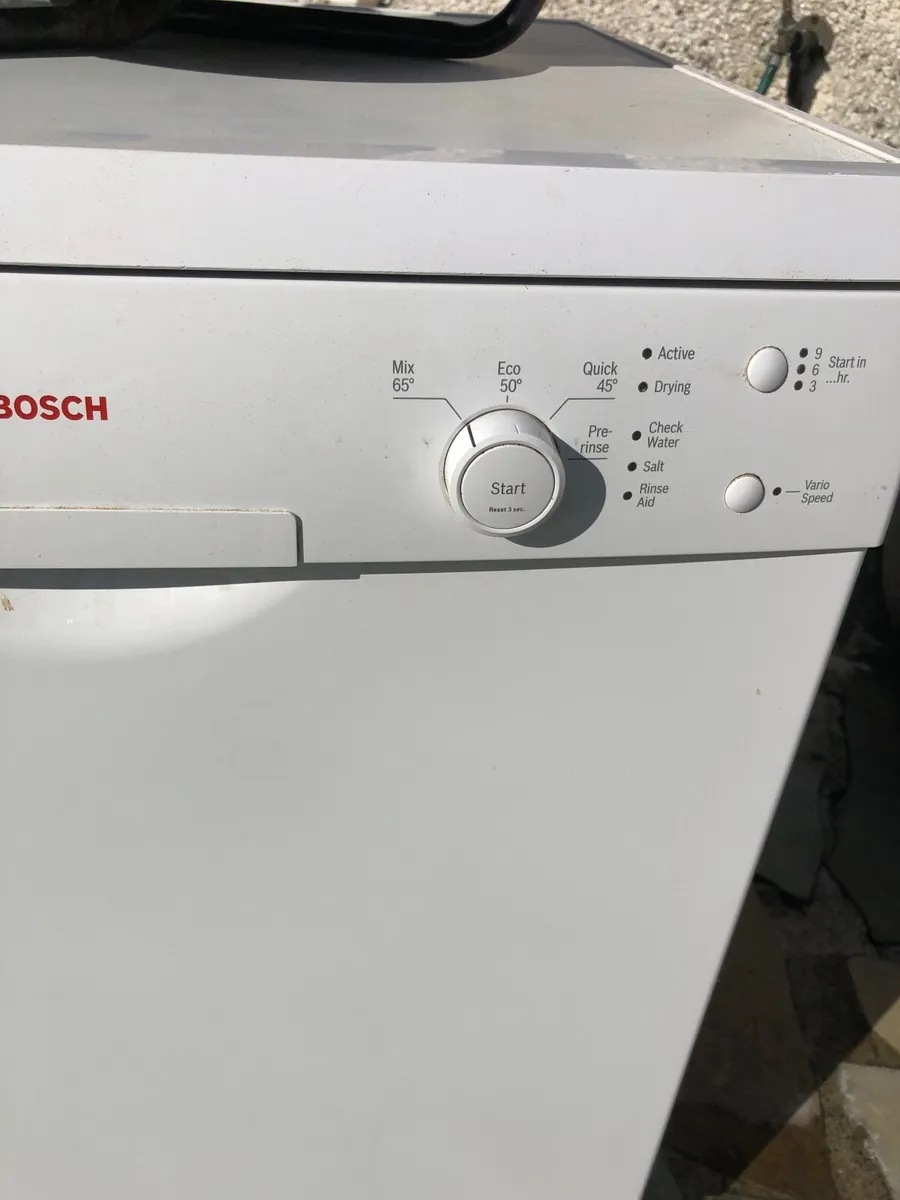 A dishwasher - Image 1