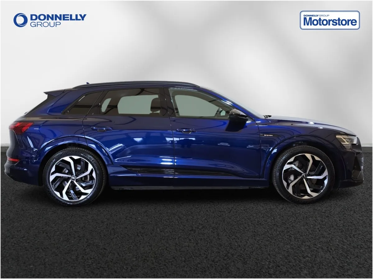 Audi E-tron Estate Black Edition - Image 3