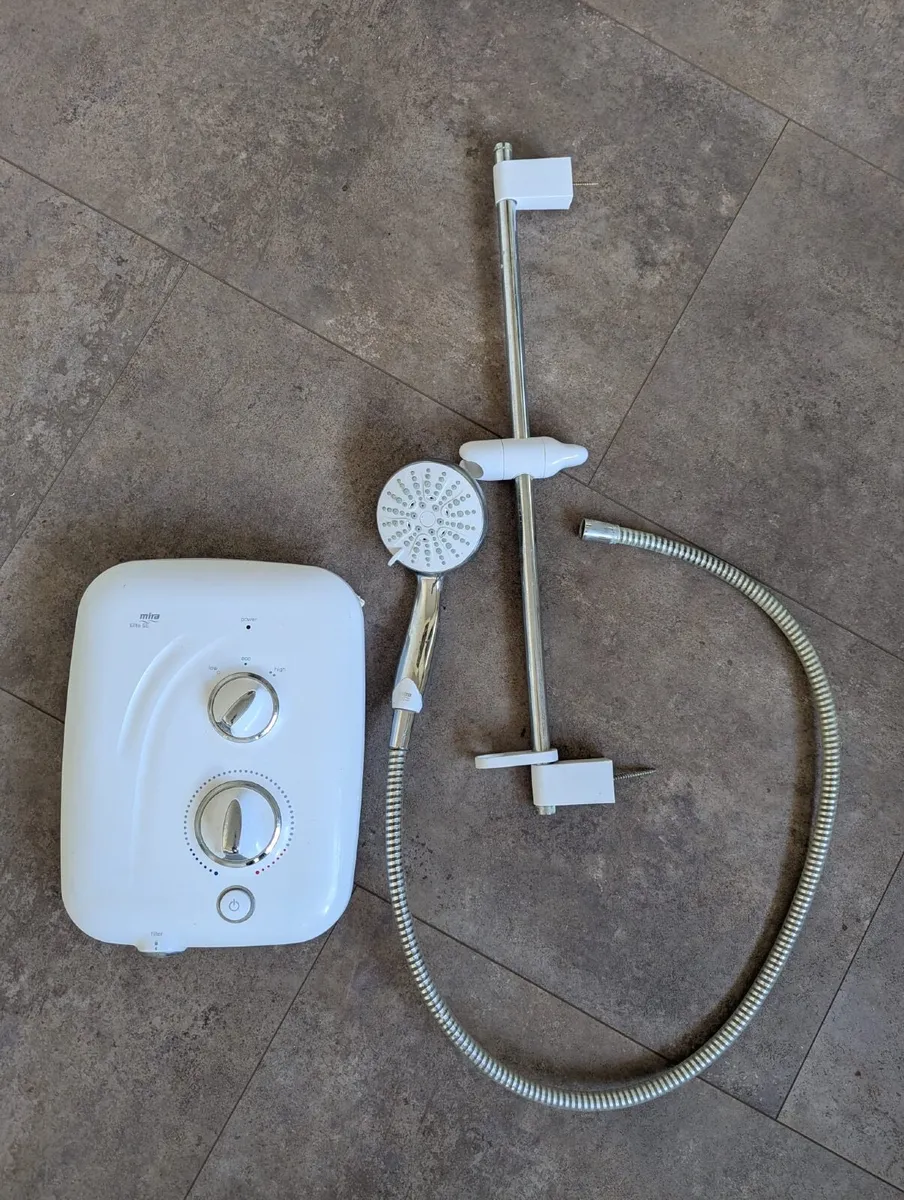 Mira Elite electric shower - Image 2