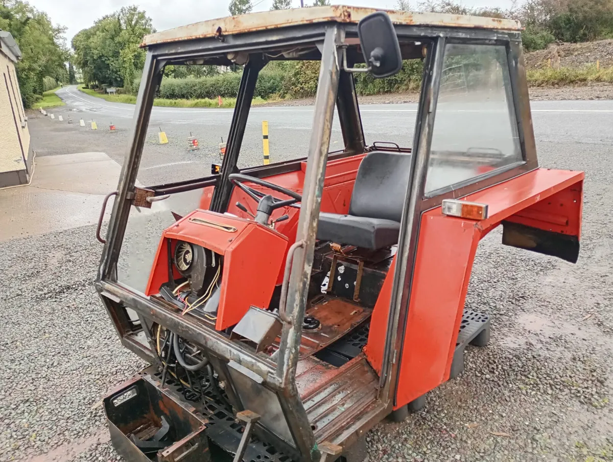 European Ursus Cab to suit model 385 - Image 4