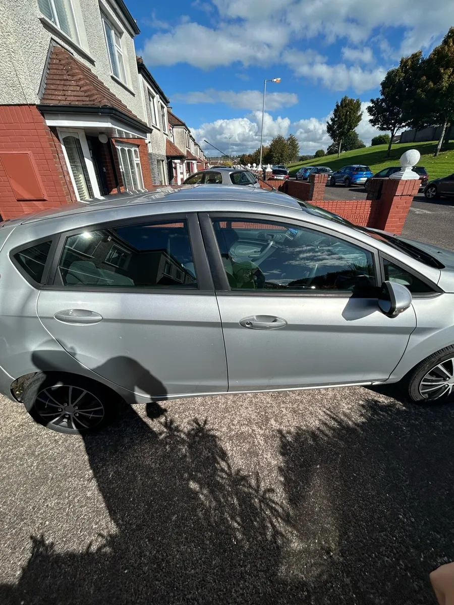 Car - Image 2
