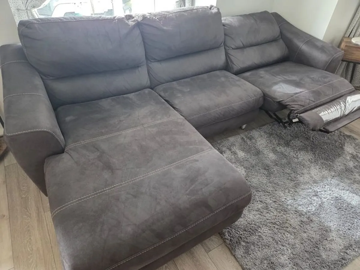 couch - Image 1