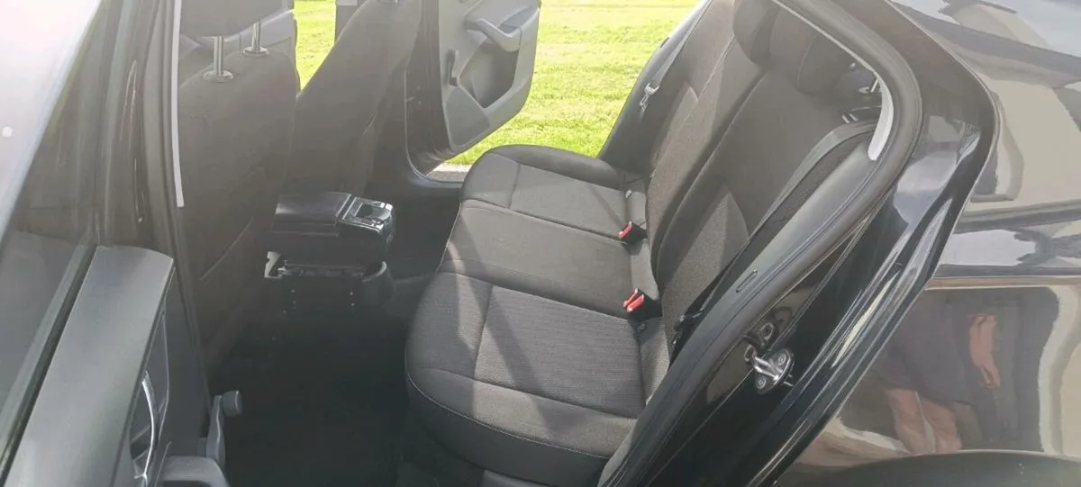 Car - Image 4