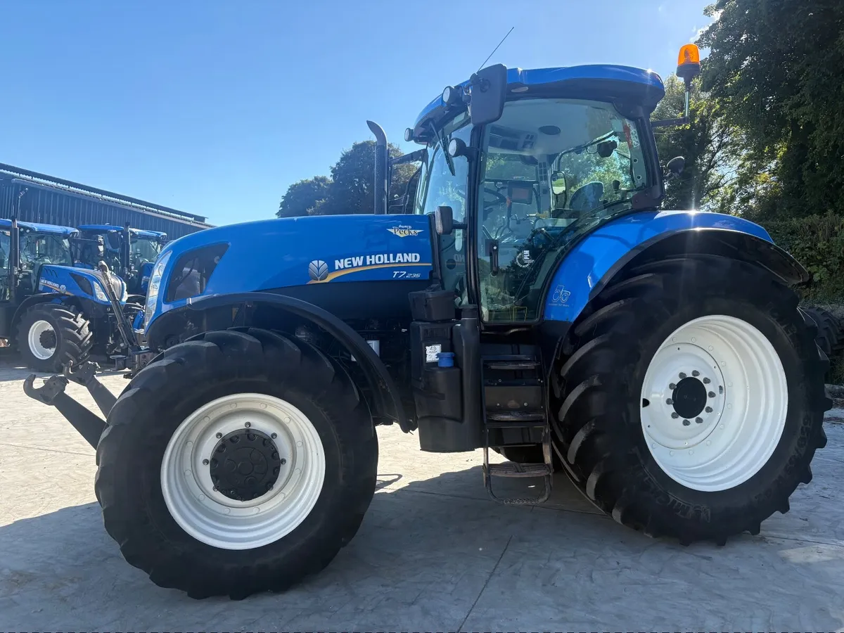 2015 New Holland T7.235 front PTO **MINT** - Image 2