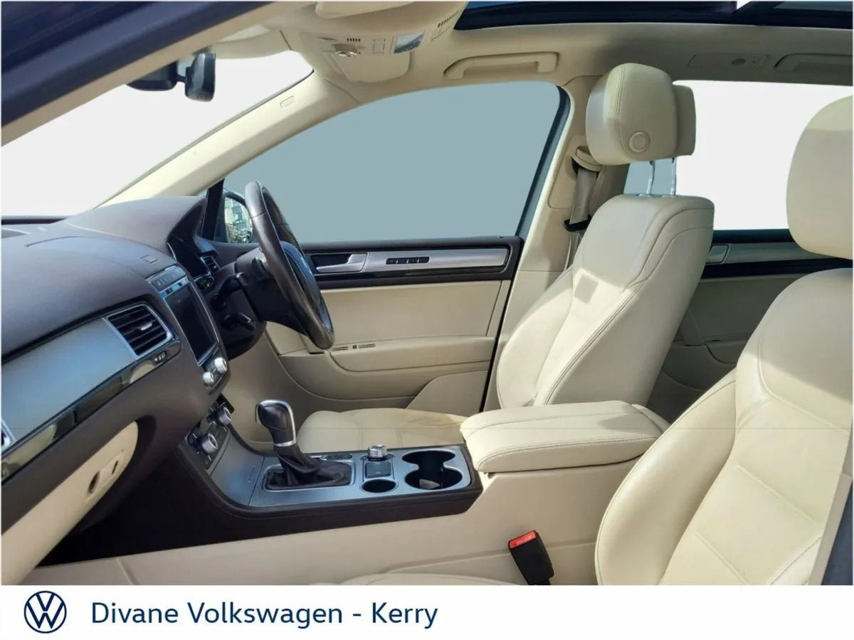 Volkswagen Touareg R Line 24950 inc vat 5 Seater - Image 4