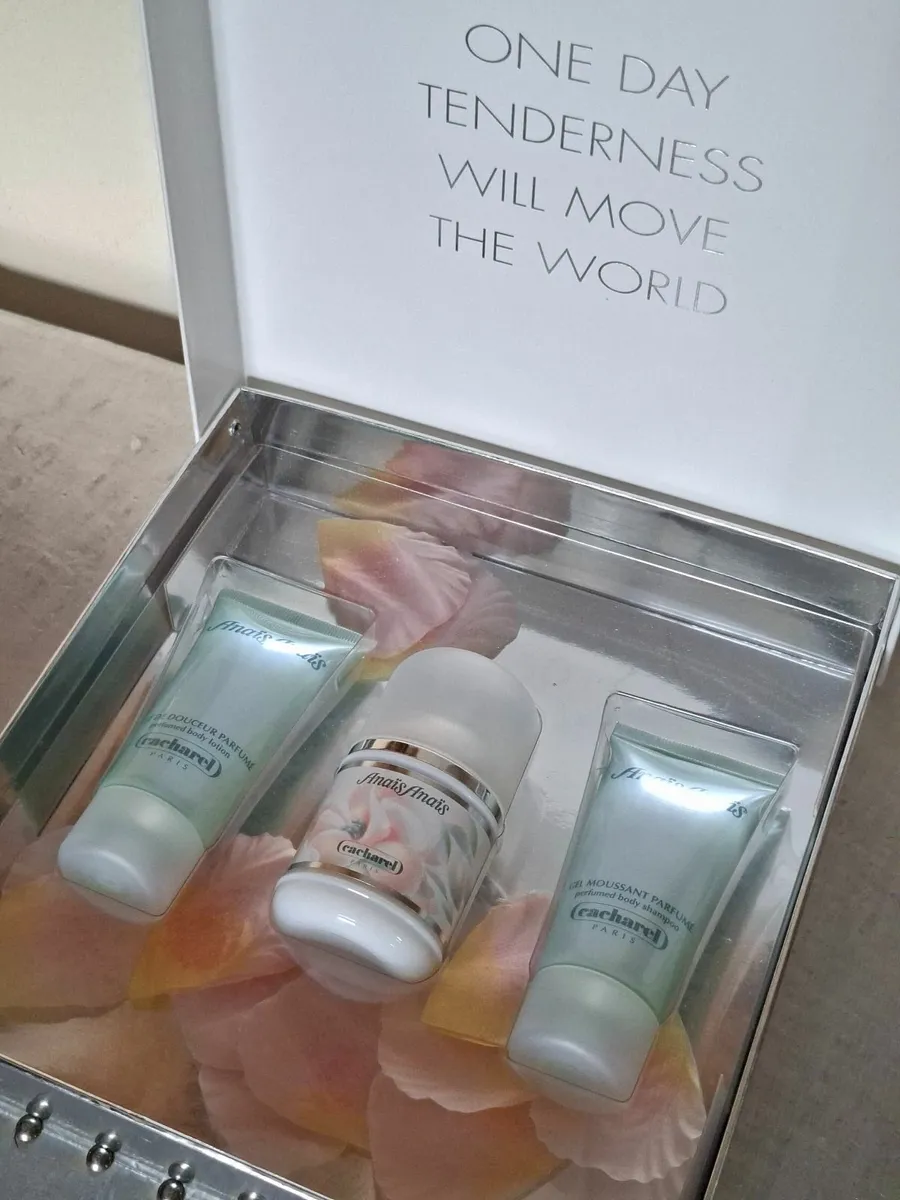 Anais Anais fragrance gift box - Image 1