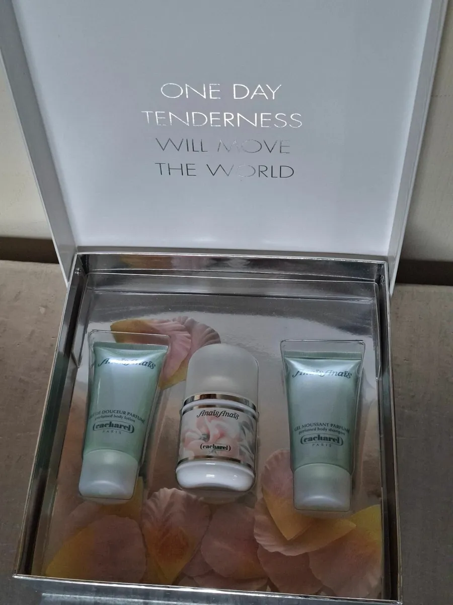 Anais Anais fragrance gift box - Image 4