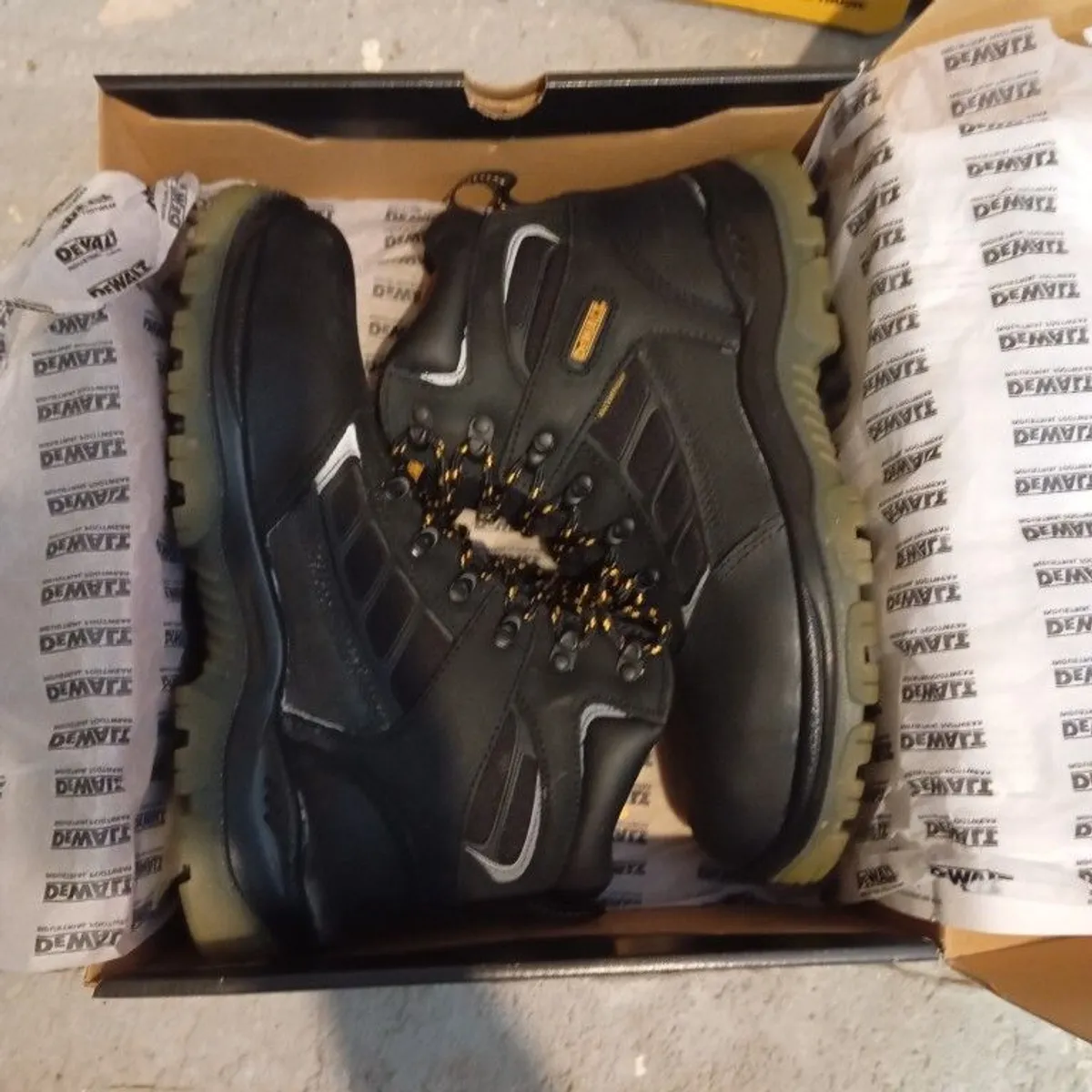 safety boots - Image 2