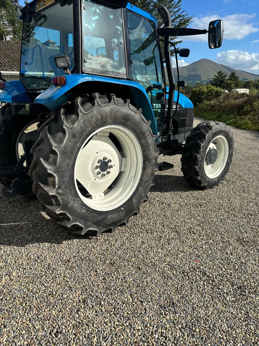 New Holland TS100 - Image 3