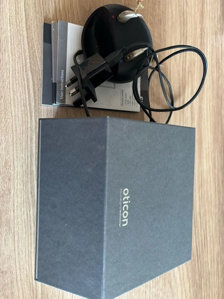 Oticon miniRiter hearing aid and charger - Image 2