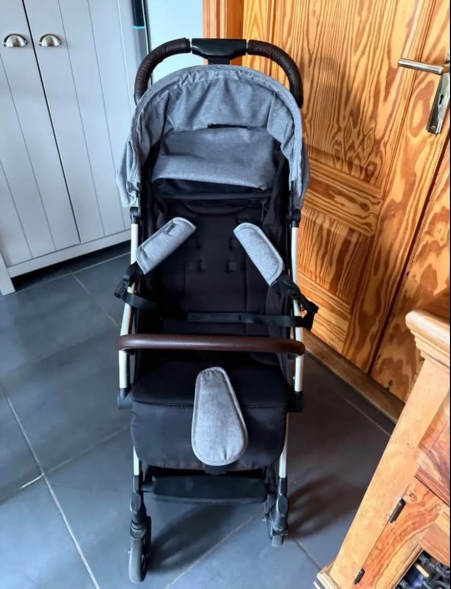 Compact Stroller - Image 1