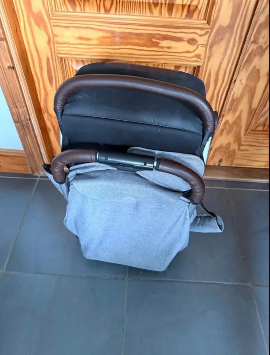 Compact Stroller - Image 3