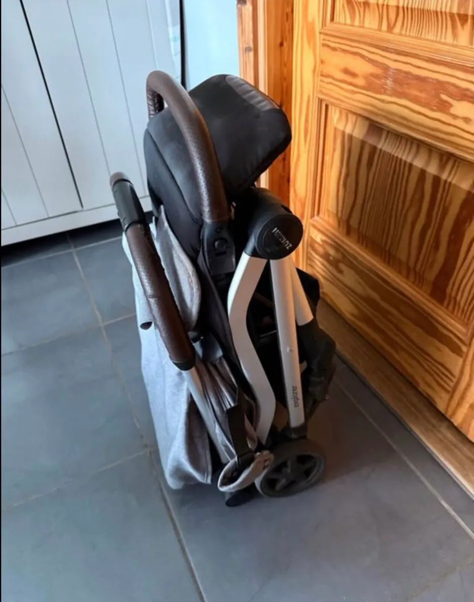 Compact Stroller - Image 4