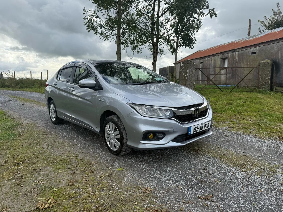 Honda Grace Hybrid LOW MILEAGE - Image 1