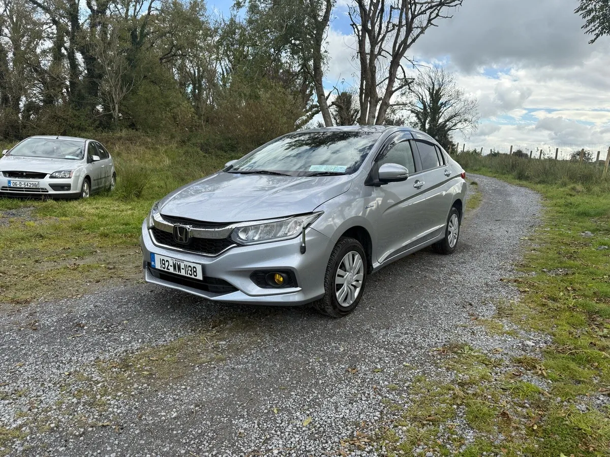 Honda Grace Hybrid LOW MILEAGE - Image 3