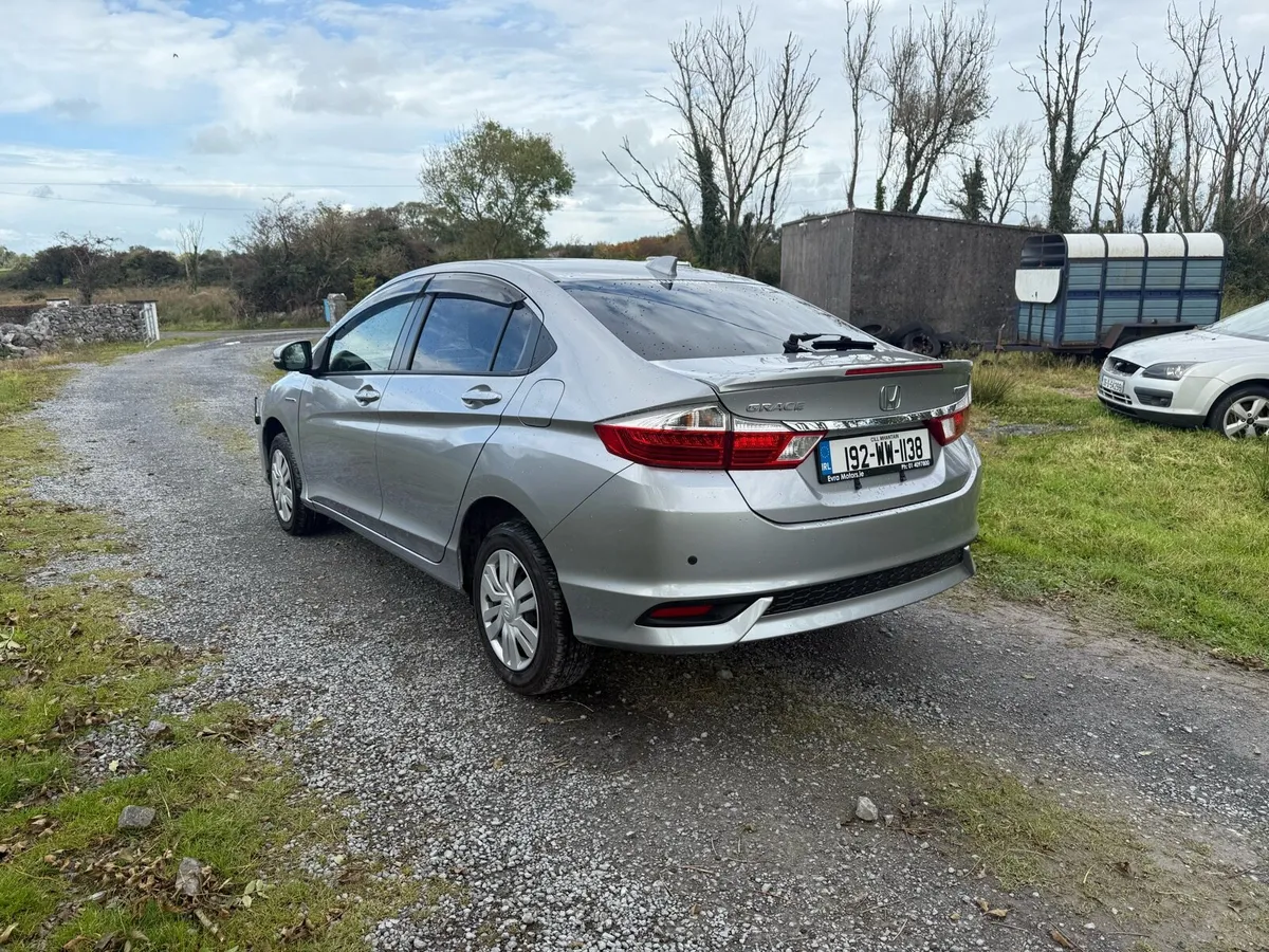 Honda Grace Hybrid LOW MILEAGE - Image 4
