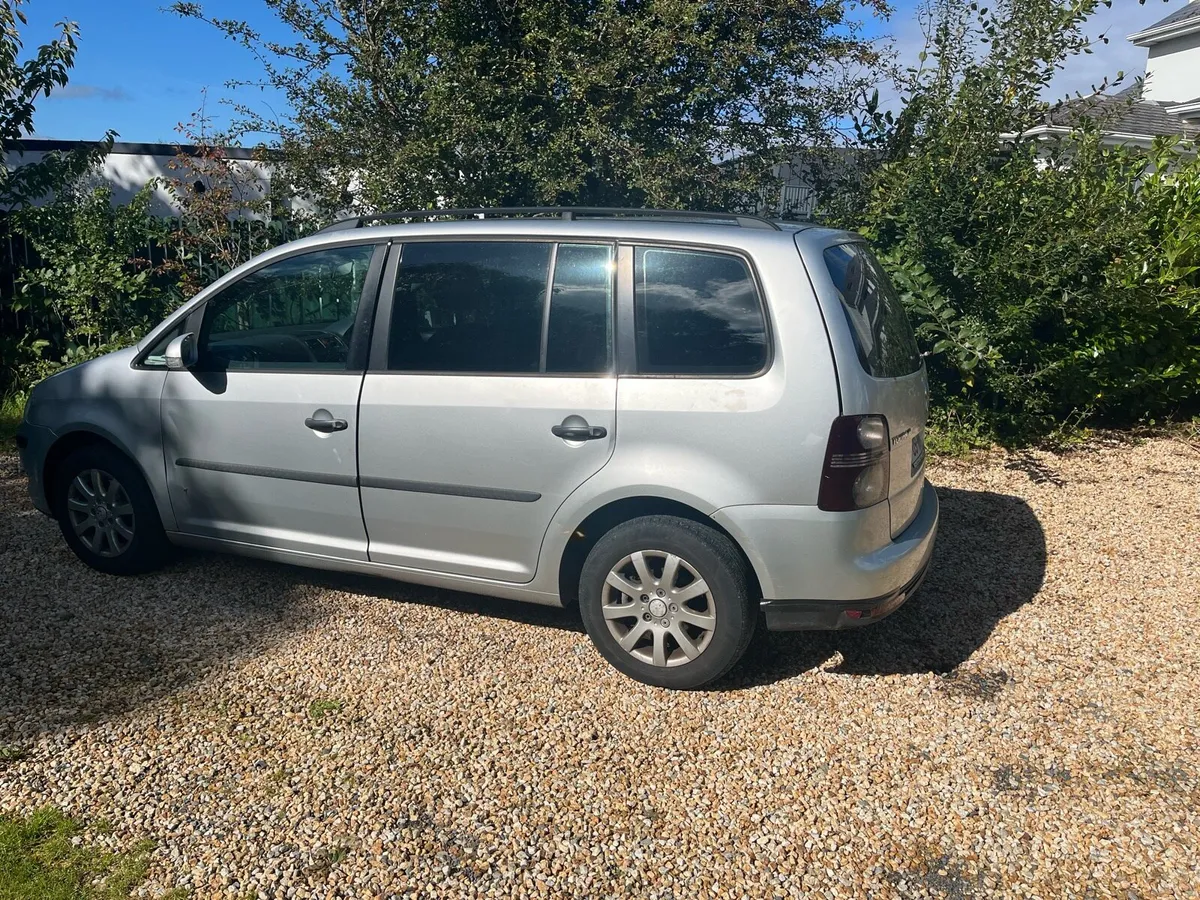 Volkswagen Touran 2009 - Image 2