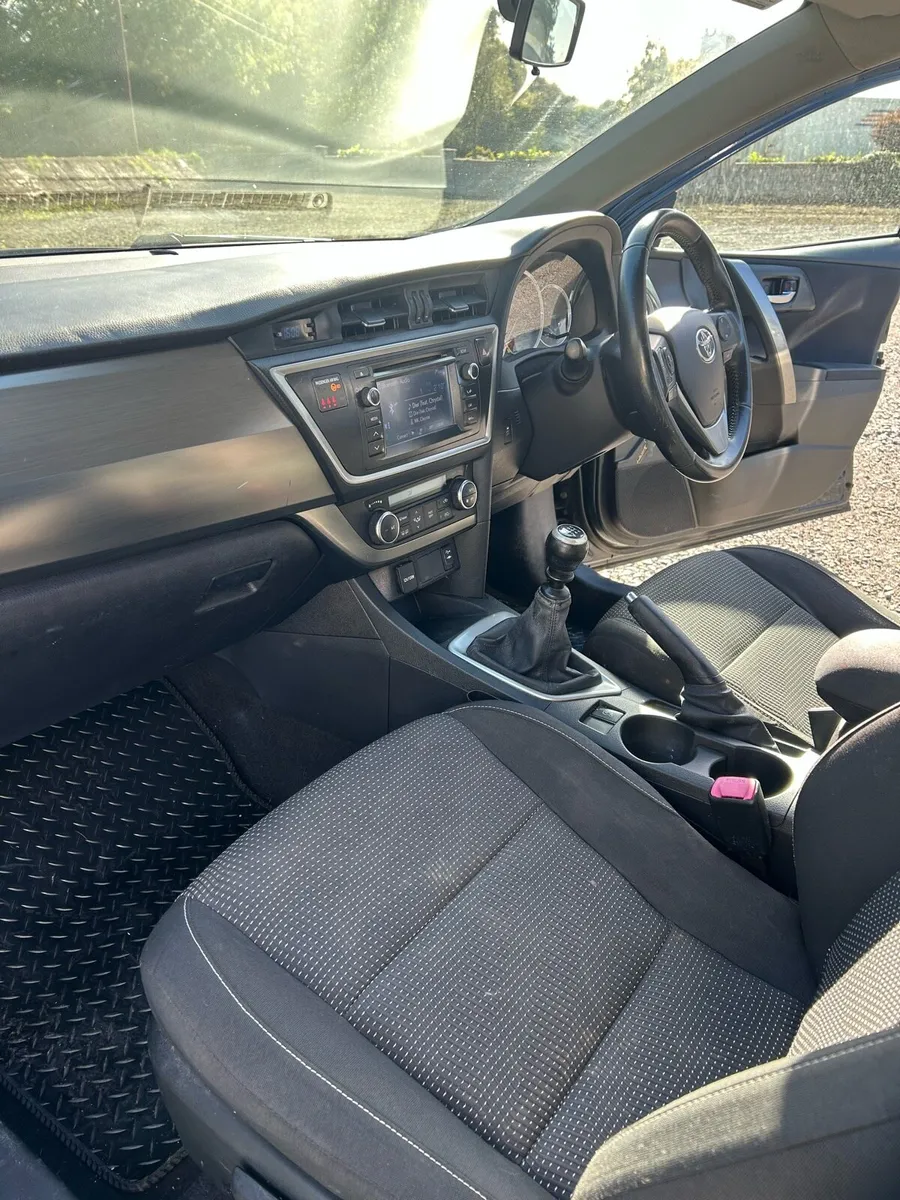 Toyota Auris 1.4 D-4D - Image 2