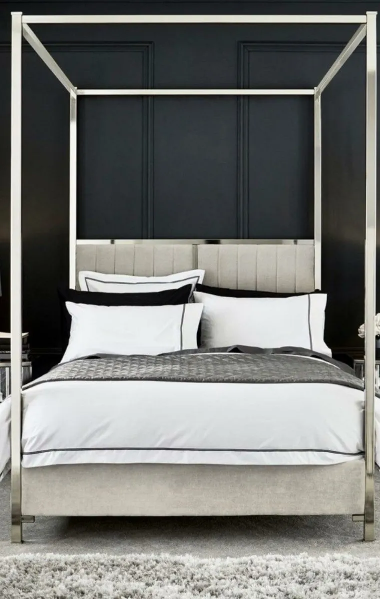 4 poster bed - Image 1